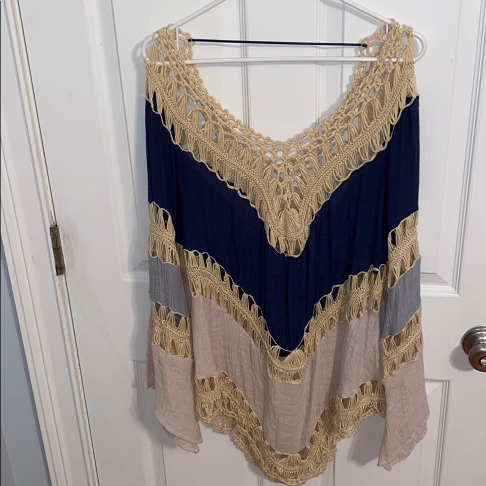Fun blue/creme tunic with string paneling